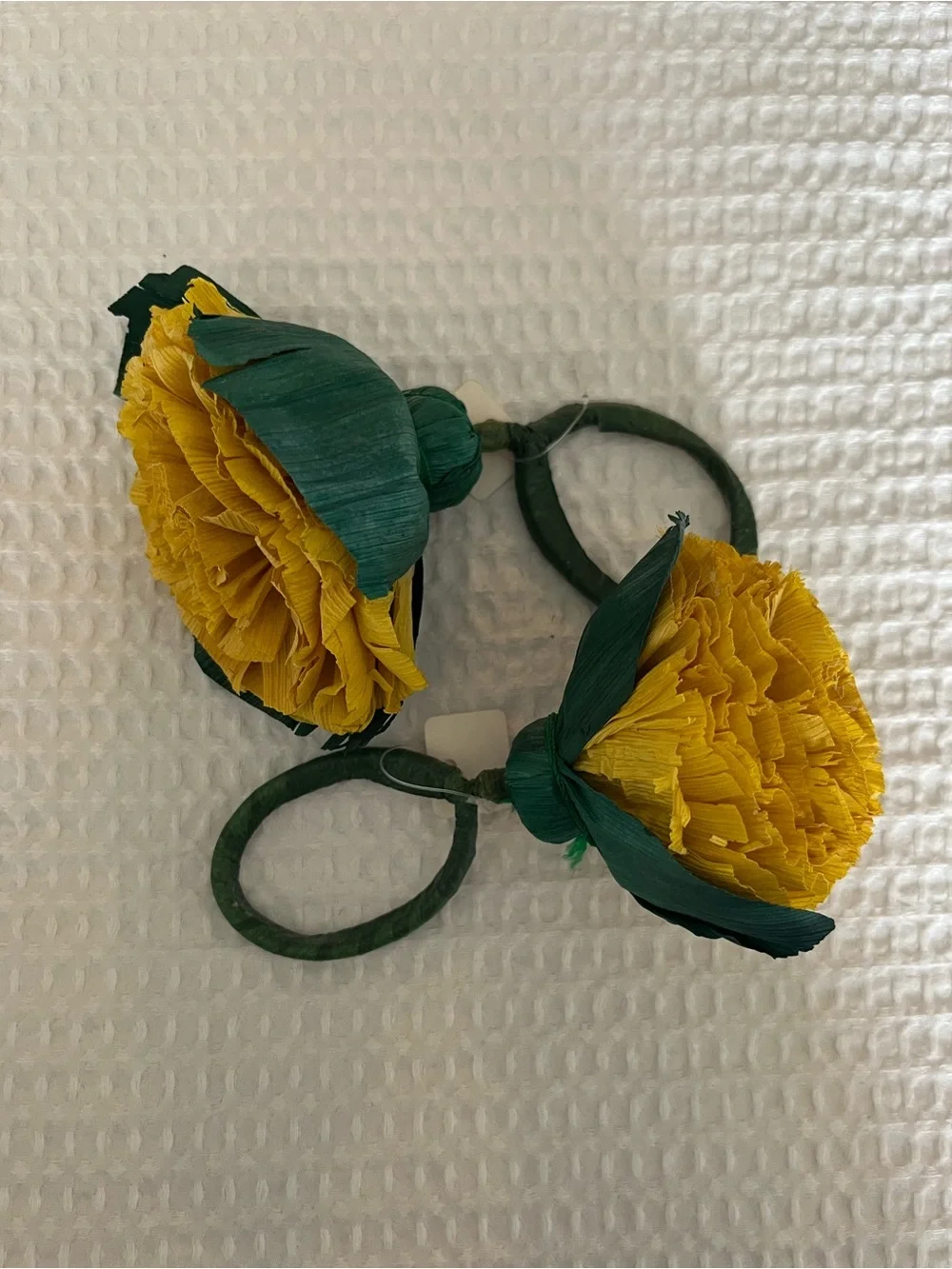 NWT Crate & Barrel Yellow Paper Flower Napkin Rings - Set of 2